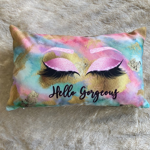 ❤️Hello Gorgeous lumbar pillow❤️ - Picture 2 of 4